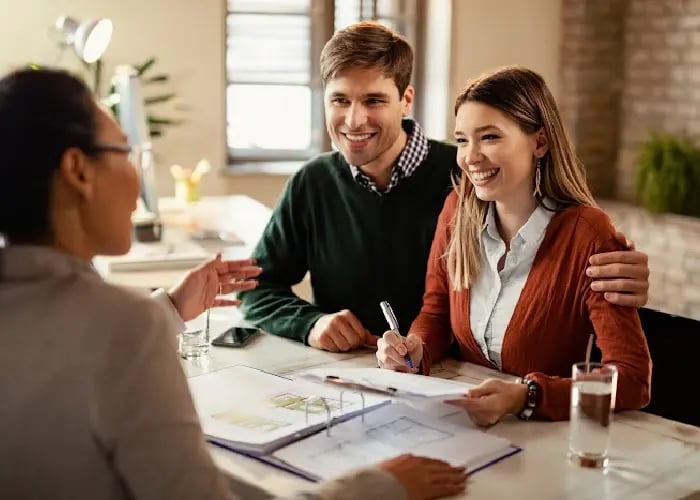 white-couple-meeting-with-investment-agent-1